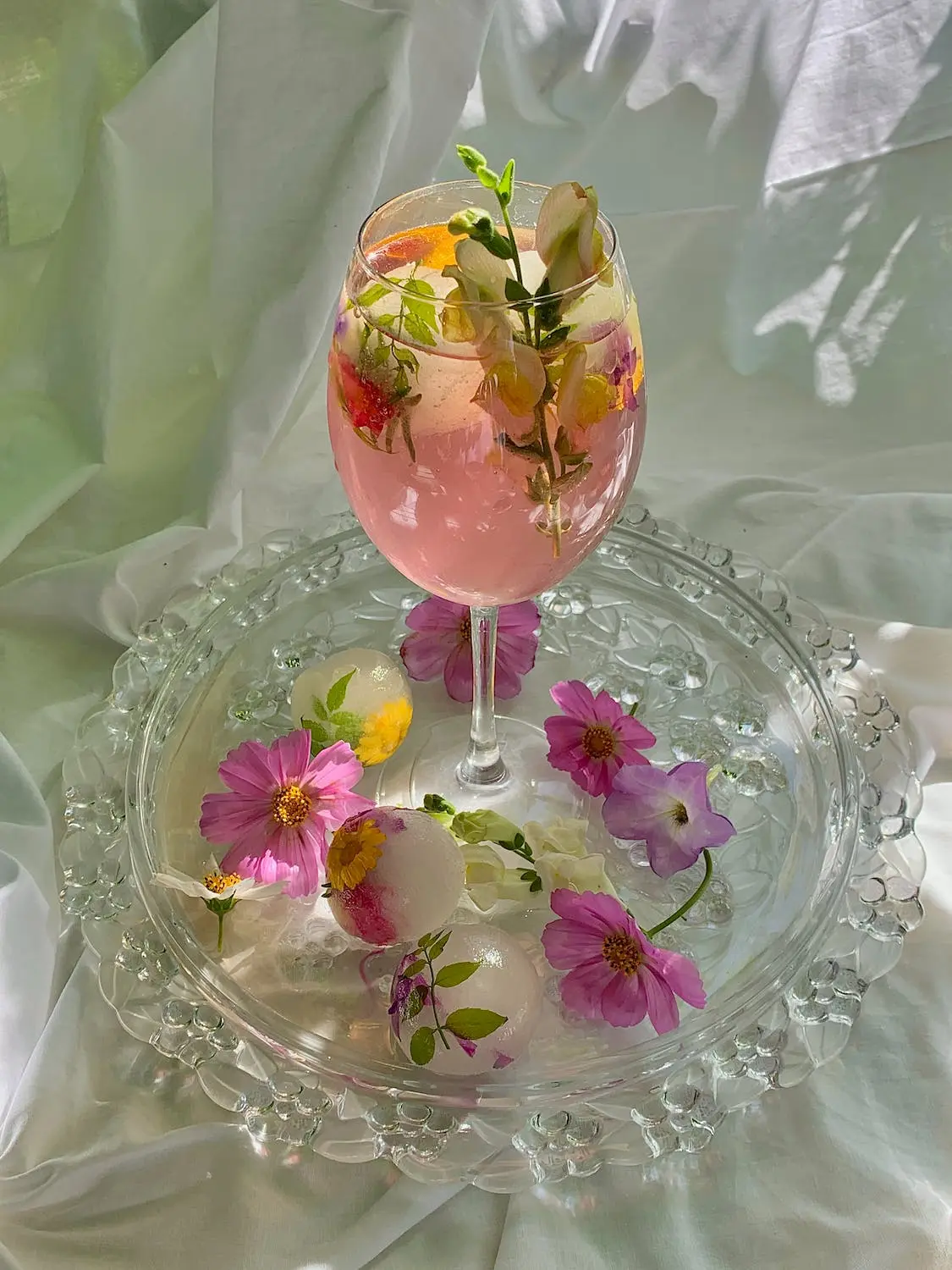 Weekend Toast: Spring cocktails & mocktails with flower power.