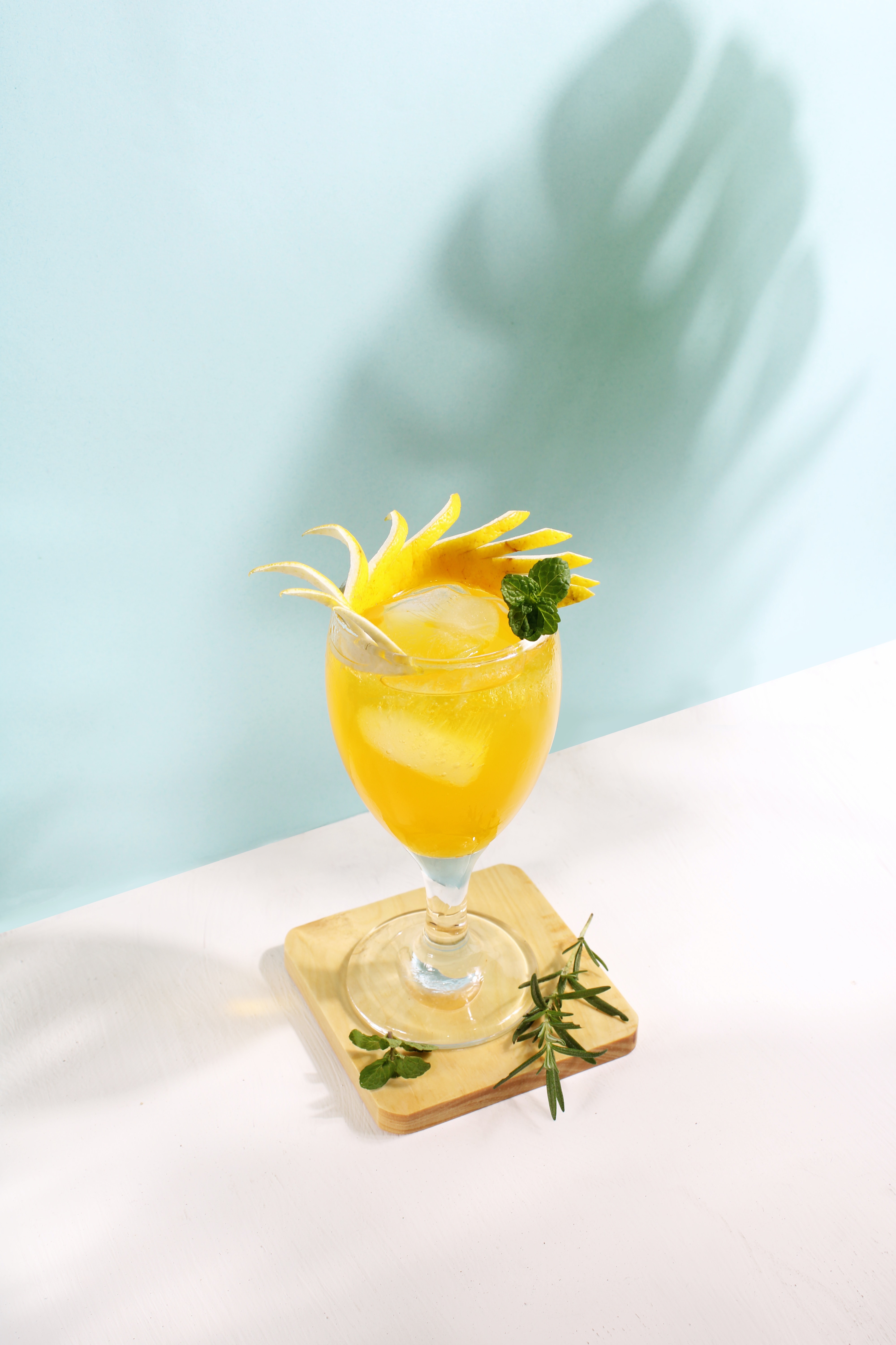 This Mango Cocktail Will Blow Your Mind - 9hsl225